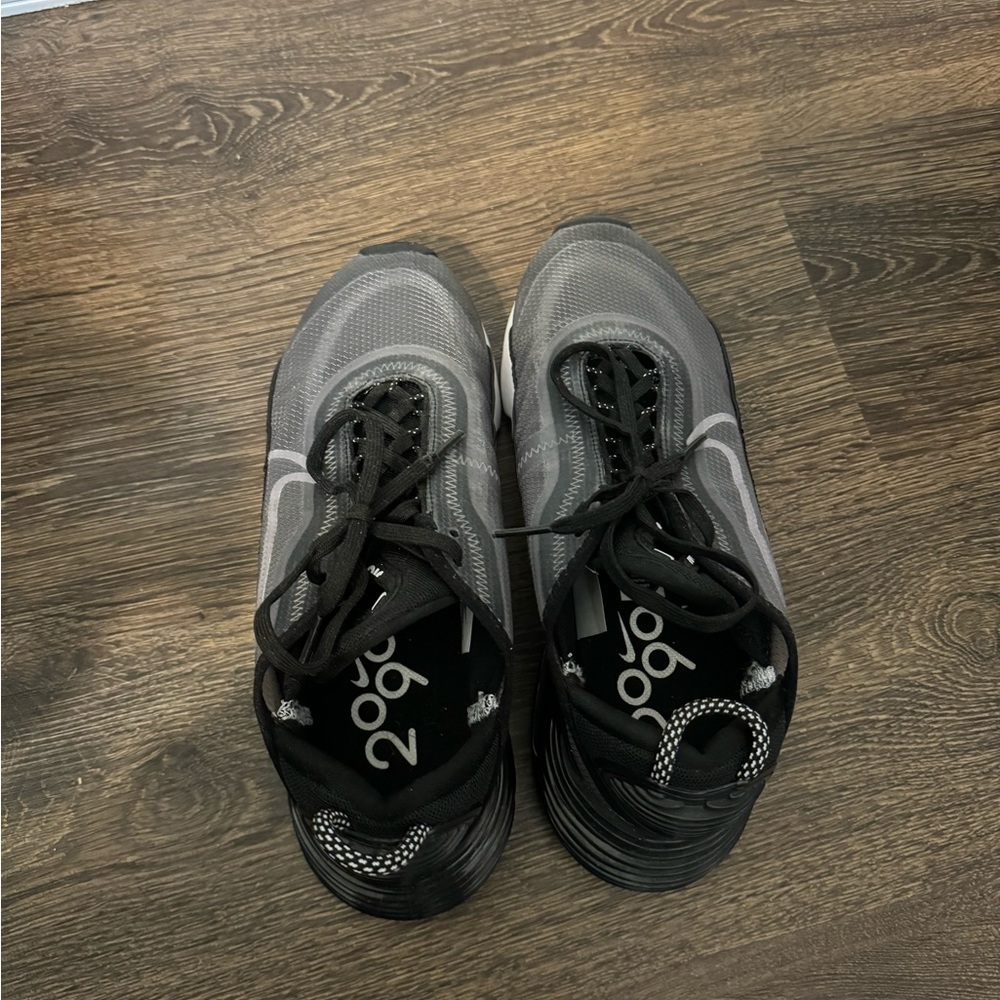 Women Nike 2090s Size 8 - Picture 3 of 6